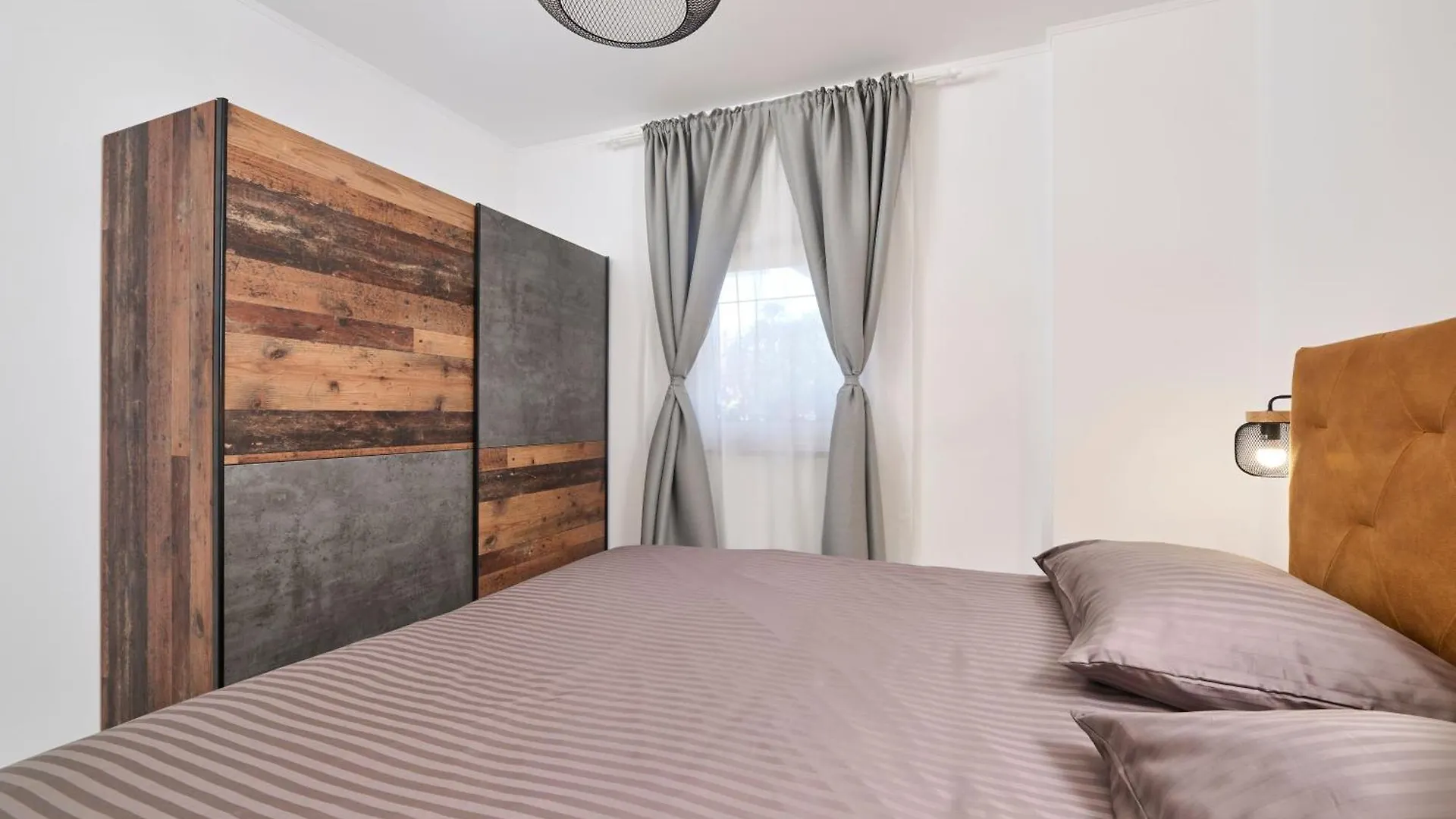 Apartment Ferienwohnung In Zambratija Mit Eigenem Parkplatz