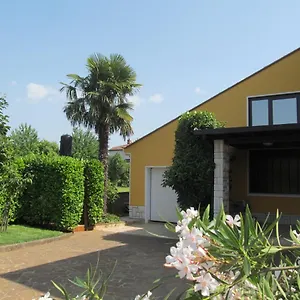 Apartment Zvezdica*** With Garden, Zambratija (Istria)